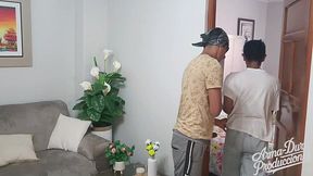 console al ex de mi amiga dandole mi culo