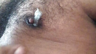 Selbst gemachter Fetischfilm mit schwulen Schlampen mit großen Nippeln, die anal gefickt werden