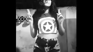 Novinha se exibindo
