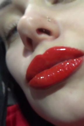 Red lips &amp; lipgloss JOI