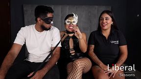 hotwife pone cinturon de castidad a su cornudo