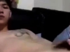 asian twink jerking off on bed on cam (1'12'')