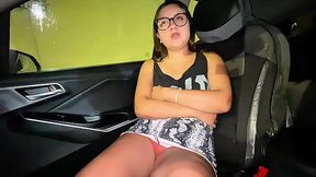 Tengo sexo en el auto del mejor amigo de mi novio, me folla duro en la calle.