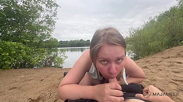 Outdoor quickie at the lake - cum in my face please!