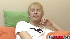 Blond twink gay Liam Summers cums while jerking off solo