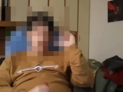 Mi sego e sborro dentro il preservativo