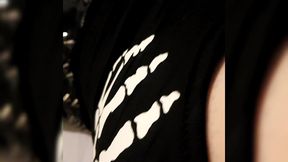 deesse craque et se gode habillee en gothique / erotiquevideo 14 min - ...