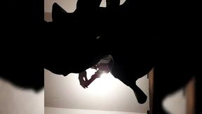 deesse craque et se gode habillee en gothique / erotiquevideo 14 min - ...