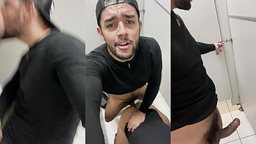 Comi o rabão gostoso desse macho que sempre me chamava depois do trabalho e foi muito gostoso