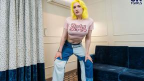 ”UK TGIRLS - Icy Diamond Nice Performance With Her Dildo”