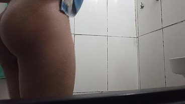 Milftrans Radiant to Start the Day with a Bath and Wear Lingerie