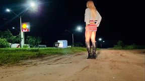 CAMINHEIRO CASADO COLOCOU A SAFADA PRA CHUPAR NA BEIRA DA ESTRADA E DEPOIS COMEU O CUZINHO DENTRO DO CAMINH&Atilde_O