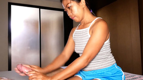 Thai massage chick cutie takes a pounding after jerking & sucking him