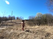 Голая Русская Красавица гуляет по колхозу Эксгибиционистка Miss4motivated