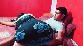 I masturbate with my stepmom&#039;s panties to smell her pussy