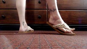 Standing leather flipflops shoeplay