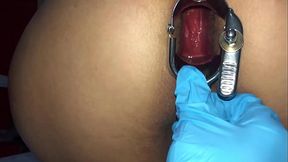 Mais um dia de inspecionar o cu da puta por dentro, o resultado &eacute_ um buraco bem aberto e frouxo. E eu adoro ser larga e arrombada assim