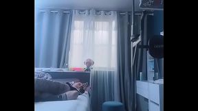 Coreana magrinha de shortinho deixa a calcinha aparecer em alguns momentos da live do bigo