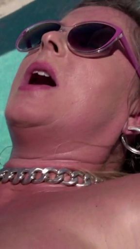 Big boobs blonde chick gives a good boobjob outdoor
