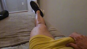 meu aluno novinho ficou me espiando escondido de pau duro