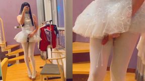 A ballet dancer dressed in milky stockings was made to finish off by a hump fucktoy
