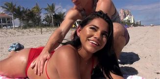 Curvy Latina gets picked up at the coast
