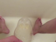 Piss in a plastic bottle. ペットボトルに小便してみた！