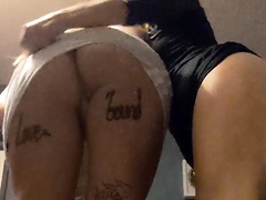 Blonde and brunette lesbians munch their asses