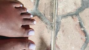 I like to leave my feet outdoors.