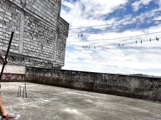 Vecina NALGONA me ayuda en casa, y le pago con SEXO.