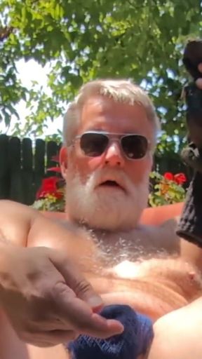 Thrilling moment from "Dad plays with his own dad hole"