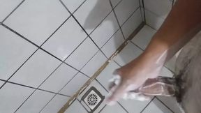 Handjob in the bath