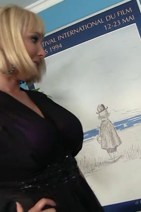 Huge booty blonde needed that deep