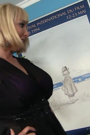 Huge booty blonde needed that deep