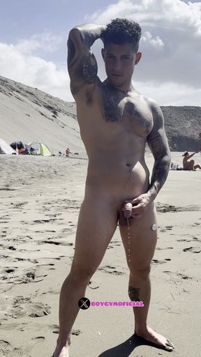 GAY PISS💦In The PUBLIC BEACH
