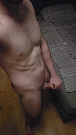 Solo amateur jock flaunts his thick big dick