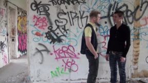Twink fucked nby surprise by the postman
