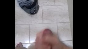 Menino com o pai pequeno