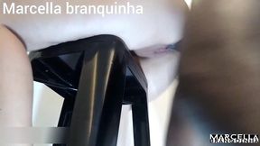 humilhando o corno, saiu pa far mais a festa rolou aqui em casa com o negao me dando leite na boquinha. jefao