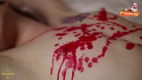 Wachsgetränkte Schlanke Lesbe im BDSM Schmerz Rausch zerrissen