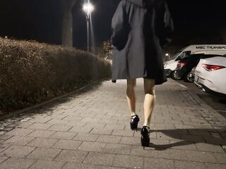 I'm walking around outside in my transparent latex tights with higheels and supermini