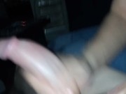 Mi cuñada de tetas hermosas me hace una paja increíble mientras miro fútbol