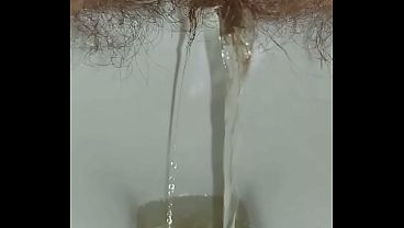 Hairy pee, hairy pussy pissing, milf peeing