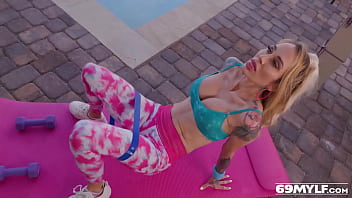Stunning Milf Sarah Jessie Strengthening Her Core