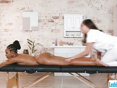 Sexy masseuse lick and massage the pussy of her ebony client