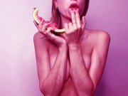 Red nail polish. Red food. Red lipstick. Red bumbum. Lele O