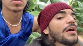 Kotitekoinen ulkona ilman satulaa amatööri-teini-ikäisten ja heidän isojen kulliensa kanssa, jotka päättyvät kuumiin siemensyöksyihin