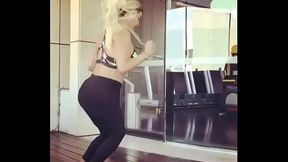 Hermosa MILF mexicana actriz  tremendas nalgotas !
