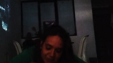 La esposa de mi mejor amigo me pilla masturbándome