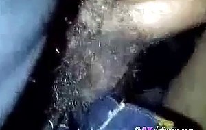 Il avale du jus de rebeu